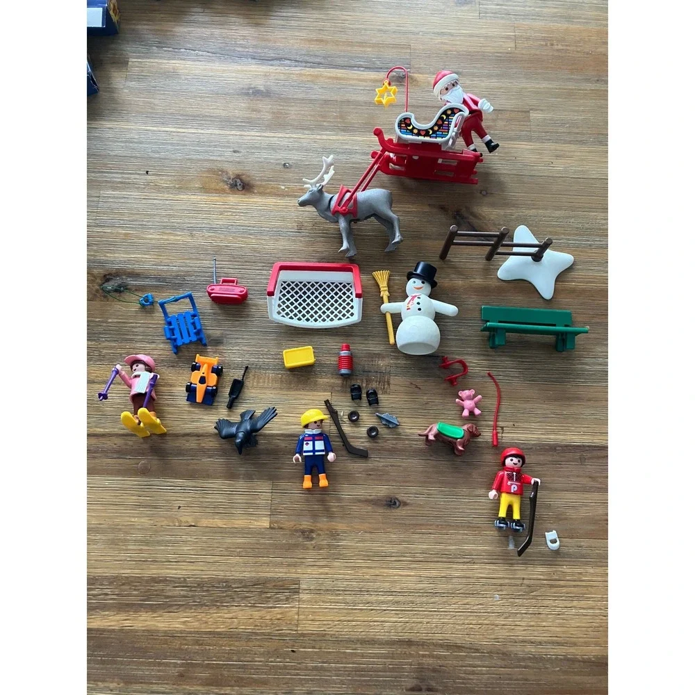 Playmobile 5711 Santa‎ Advent Calendar Play Set Vintage Y2K Christmas